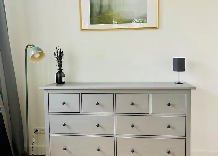 Luxusapartment Im Dichterviertel *garten*parkplatz*wifi* *